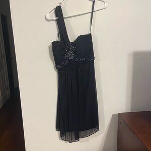One shoulder cache dress